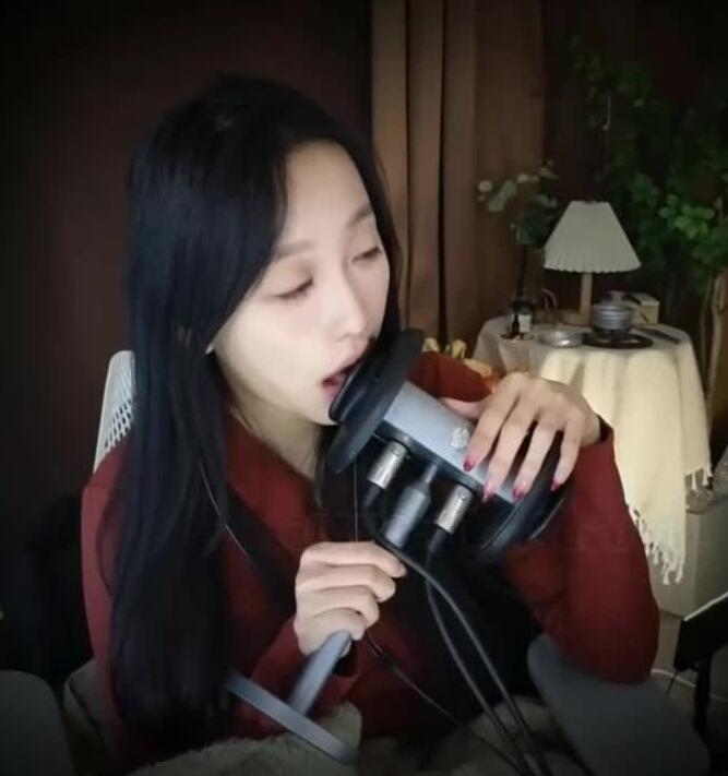 酥酥学姐 最新ASMR福利 舔耳