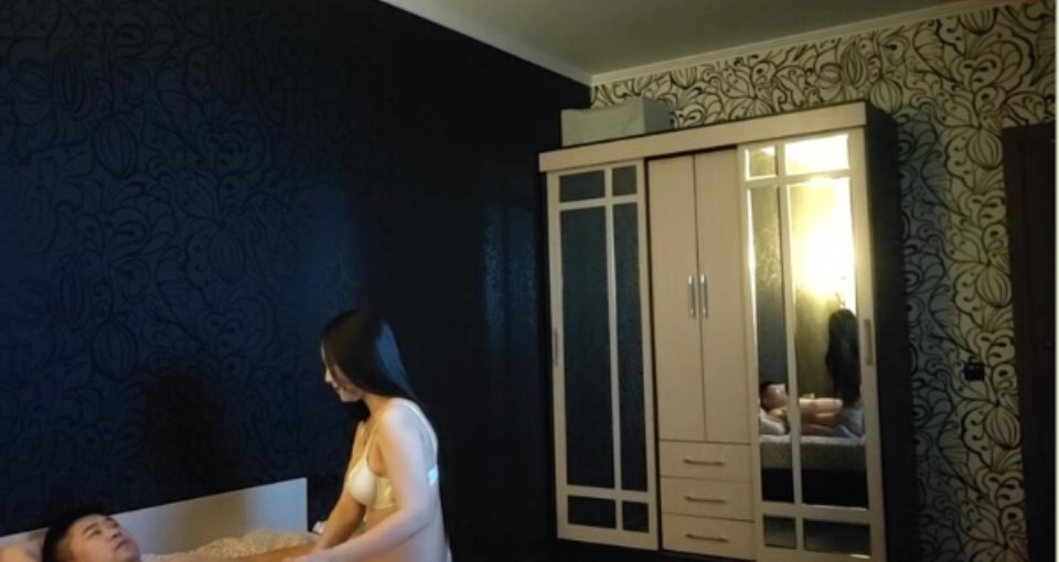 [美女] [视频分类] 2023-10-17【国外探花】约了个亚籍性感妹妹，奶子很挺，埋头吃屌，近距离操【1V 340M BT】